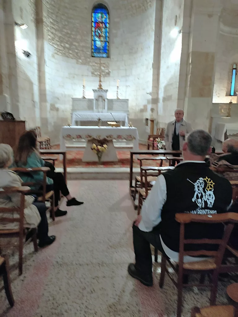 Dans l'église